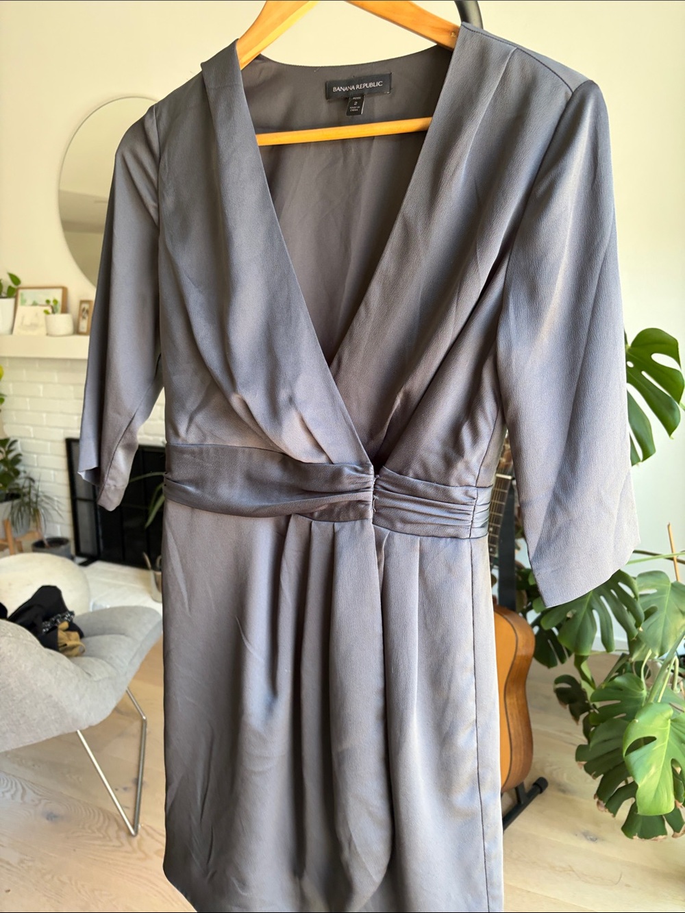 Banana Republic Shimmery Gray Chiffon Dress – Flattering Hourglass Fit